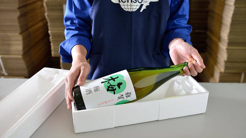 關於酒瓶類的商品，tenso會因應顧客要求，使用保麗龍盒加固包裝，讓人倍感安心。